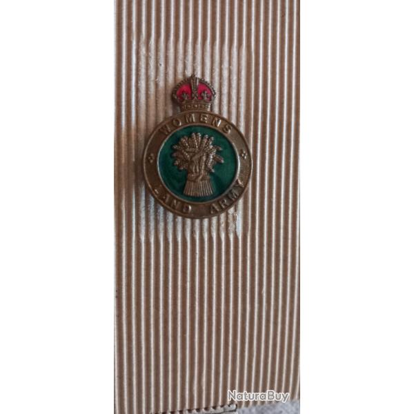Broche Women Land Army
