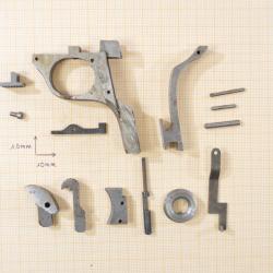 Lot pièces détachées de petit pistolet, brut de fabrication. 6,35mm ? A identifier