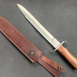 dague de chasse 40 cm,  28cm de lame , manche en bois destockage chassse enchere