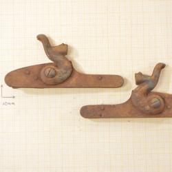 Paire de platines pour fusil de chasse à chien, 19e Siècle. Brut de fabrication.(D)