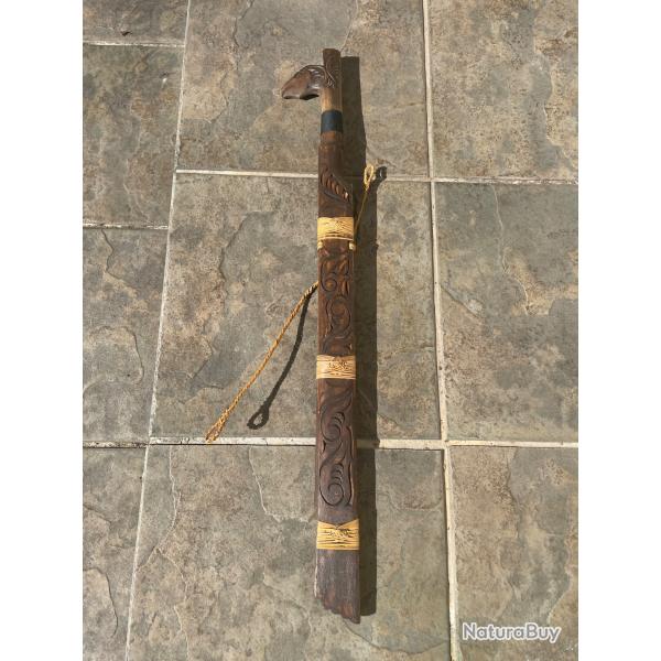 Mandau pe Dayak ou calimants de Borno