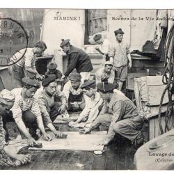 CPA -Marine Militaire- Scènes de la Vie de Bord -Lavage des Hamacs  - N°3441