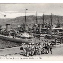 CPA - MARINE Militaire - TOULON - LE PETIT RANG . EXERCICE DES FUSILIERS - N°3442