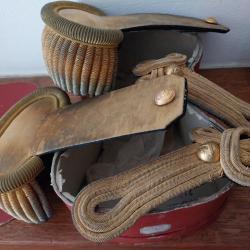 Epaulettes + épaulettes trèfles et boite Colonel 28 ième Artillerie