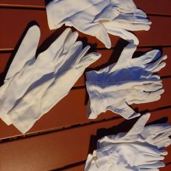 5  paires de gants blancs officiers tailles diverses