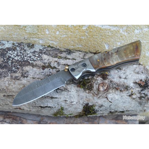Beau Couteau Damas Lame Harpoon Acier 128 Couches Manche Corne de Blier Linerlock Fab Artisanale 01