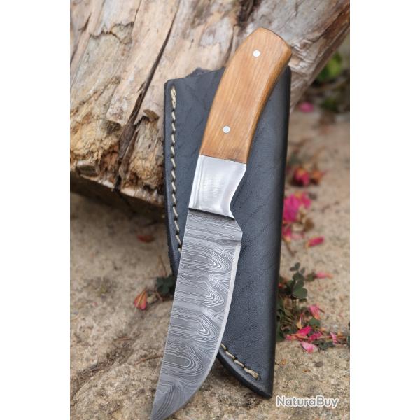 Skinner Couteau de Chasse Damas Lame 256 Couches Manche Bois Olivier Fabric Artisanale Etui Cuir