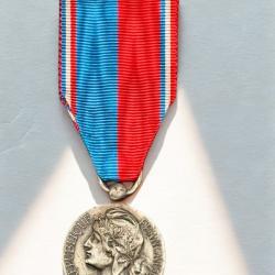 (114.002) Médaille d'honneur décernée par la confédération musicale de France