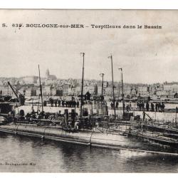 CPA - Marine Militaire  "BOULOGNE -sur-MER " -Torpilleurs dans le Bassin N°3450