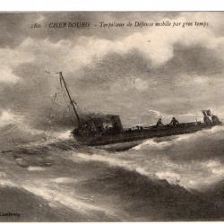 CPA - Marine Militaire - " Cherbourg "-Torpilleur de Défense mobile pars gros temps N°3457