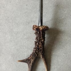 Poinçon de combat avec début de lame de lebel et bois de cervidé transformée en couteau de combat ?