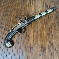PISTOLET A SILEX ORIENTAL PLATINE A LA CHENAPAN INCRUSTATIONS D'OS FANTASIA DEBUT 1900