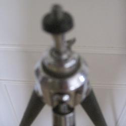 ANCIEN TREPIED POUR APPAREIL PHOTO OU LONGUE VUE
