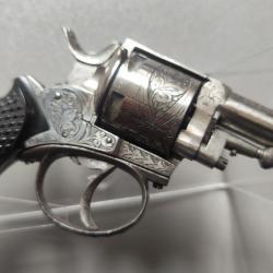 Revolver British bulldog de luxe, cal 320 numéroté 8221