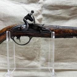 Très beau pistolet à silex demi-arçon du XVIII ième siècle avec signature de platine.