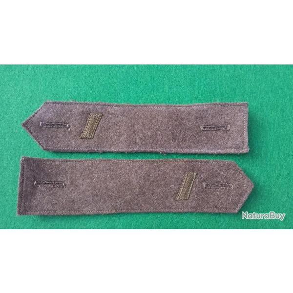 Lot de deux pattes d'paule au grade de 1 Classe-Arme Franaise anne 50 4a.