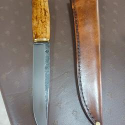 Couteau forgé par Fred Charrière en acier 80 CRV 2 , manche en superbe loupe de frêne