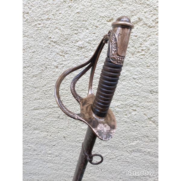 SABRE D OFFICIER DE CAVALERIE LEGERE MOD 1822 AVEC SON FOURREAU  .