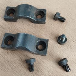 Un ensemble de deux demi colliers pour support lunette ZF 41 . + 4 vis . Lunette montée sur Mauser