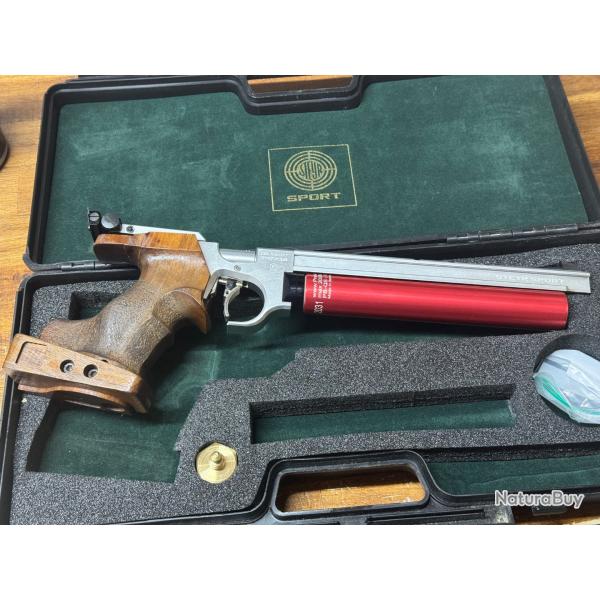 Pistolet de comptition 10m Steyr LP10 - rservoir rouge - 4.5mm - Droitier - Crosse L - AD004