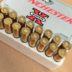 Douilles nues calibre 243 Winchester tirées une fois.