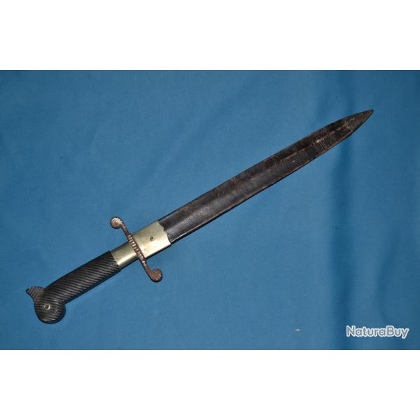 Dague de brigand manche en bne sculpte lame dcore 18me  sicle.