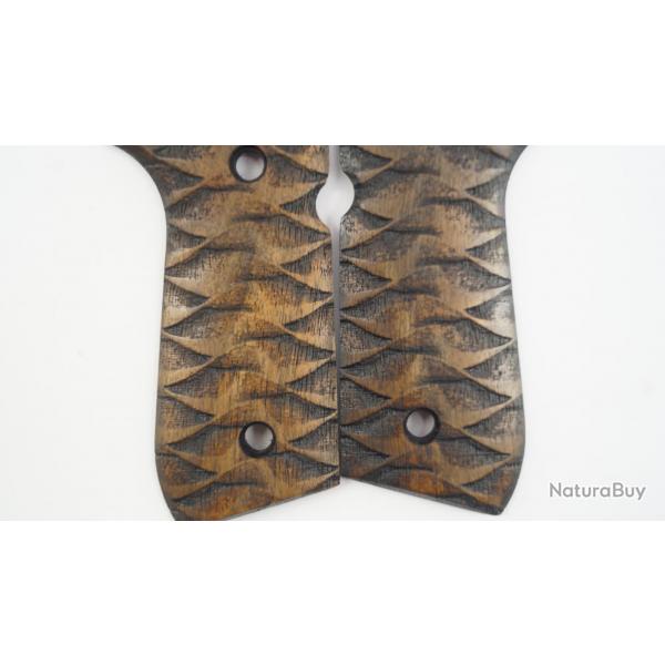 Plaquette Beretta 92 grav&eacute; montagne/vague