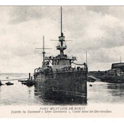 CPA - Marine Militaire Française - PORT MILITAIRE DE BREST Entrée du Cuirasse  Léon Gambetta N°3098