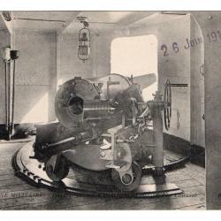 CPA - MARINE MILITAIRE - Pièce de 14 cent à l'intérieur du Donjon d'un cuirassé -N°3578