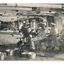 CPA -MARINE FRANÇAISE - Le Repas de  l'Équipage a bord -N°3510