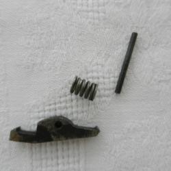 pièce détachée pour pistolet mitrailleur Sten ( éjecteur extracteur )