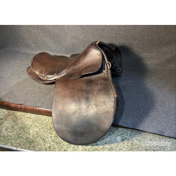 Selle militaire ancienne hussard 1 euro sans prix de rserve !!!