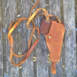 VINTAGE ANNÉES 50 ÉTUIS HOLSTERS D'ÉPAULE EN CUIR FAUVE / POUR  PISTOLET 7.65  / SANS MARQUAGE