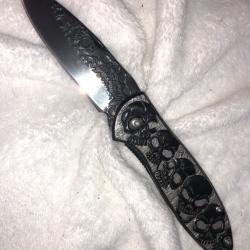 Couteau pliant noir et gris tête de mort 11cm