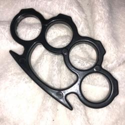 Poing américain noir