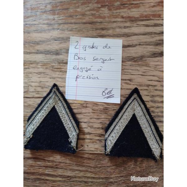 Deux cussons grades de bras sergent engags  pression