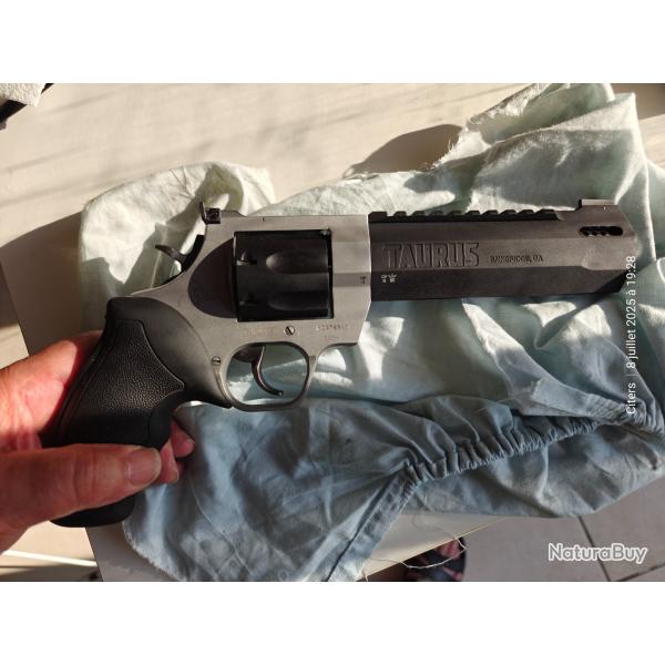 Taurus Raging Hunter cal 357, canon 6 pouces 3/4 ( 172 mm )