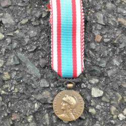 Réduction médaille commémorative d' AFN original.
