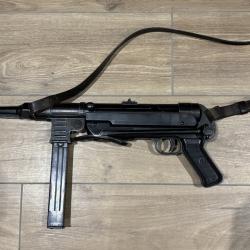 MP40 - Réplique factice Denix customisée avec sangle d'époque ww2