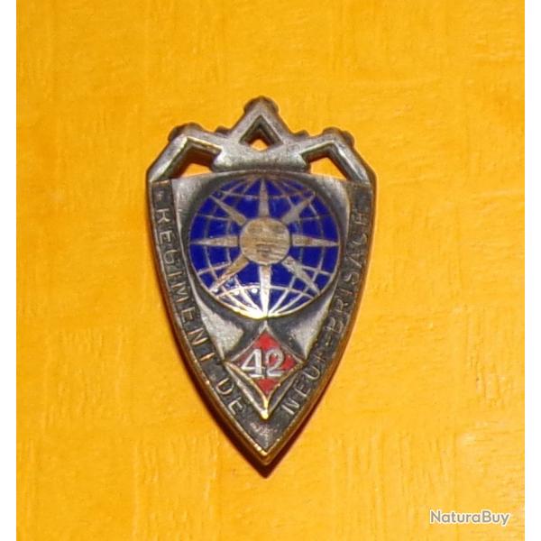 42 Rgiment d'Infanterie, NEUF BRISACH, petit cu, mail, argent, dos guilloch ,cu argent globe