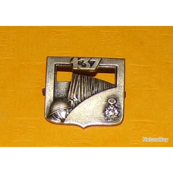 137 Rgiment d'Infanterie, argent , cu rectangulaire  une tte de soldat sous un champ de baonn