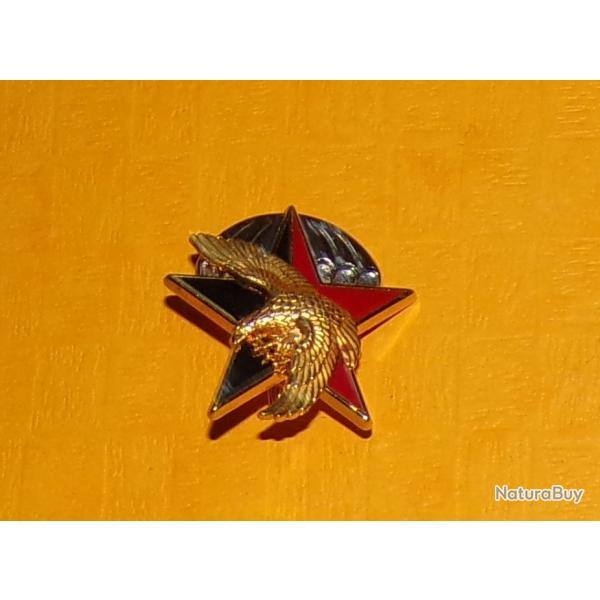 Centre d'Entranement Rserves Para, dos guilloch dor , aigle dor sur toile noire et rouge  5 b