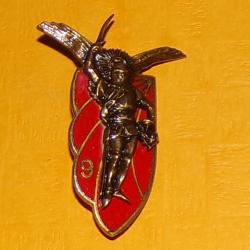 9° R.C.P, émail, dos grenu fin, poinçon A.B, G.1366 en arc à droite, Saint Michel au vol déployé bro