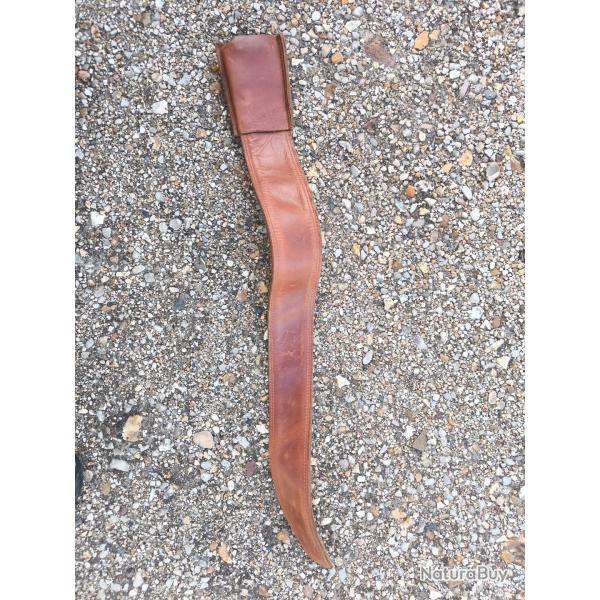 fourreau cuir fauve ancien d'occasion pour machette lame de 5cm de large 80cm de long