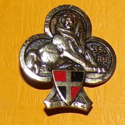 35° Régiment d'Infanterie, émail, dos guilloché embouti ,lion à demi couché dans un trèfle au-dessus