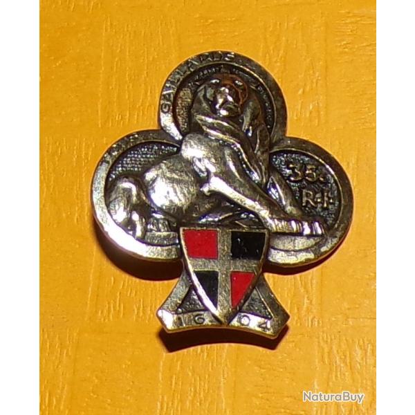 35 Rgiment d'Infanterie, mail, dos guilloch embouti ,lion  demi couch dans un trfle au-dessus