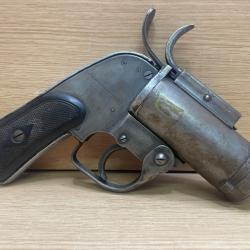 Pistolet lance fusée M8 Us !