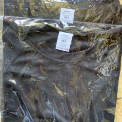 Lot de 20 T shirt noir taille 88. S