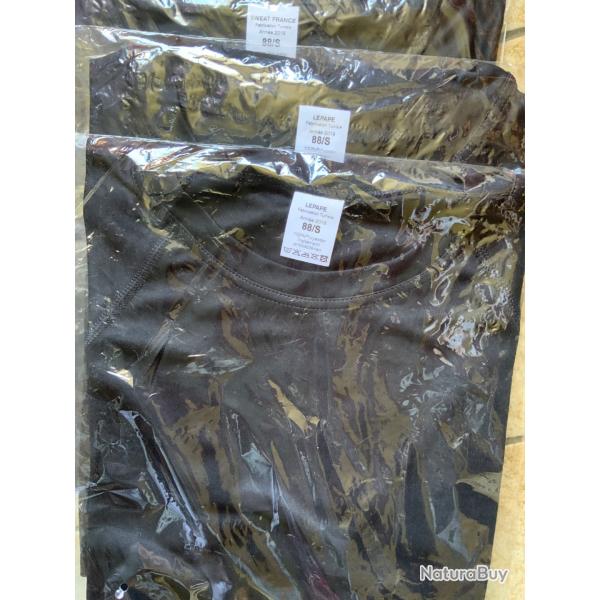 Lot de 20 T shirt noir taille 88. S