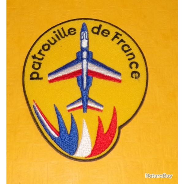 TISSU PATCH : PATROUILLE DE FRANCE AVEC ALPHAJET , DIAMETRE 9CM , BON ETAT VOIR PHOTOS . POUR TOUT